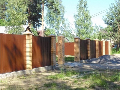 Монтаж забора из металлопрофия в Осиповичах
